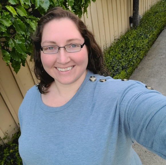 Meet your Posher, Amanda - Picture 1 of 1